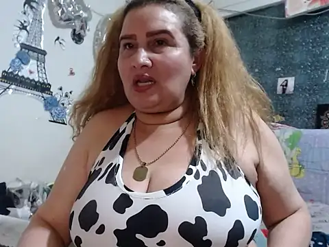 Perla1981-- Live XXX-Chat