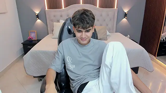 Chatroom XXX en direct de Tommy18__