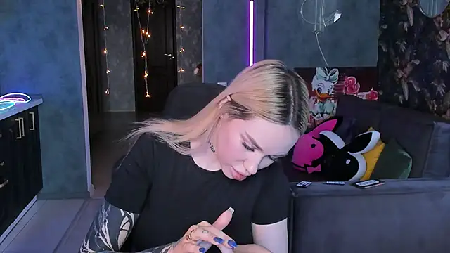 Blckmirrorr Adlı Modelin Canlı XXX Sohbeti