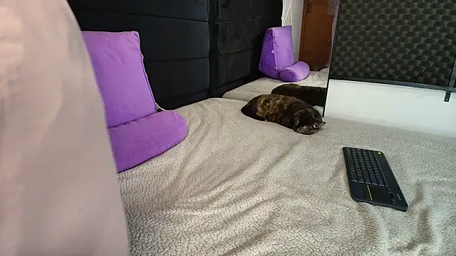 karlamoon23 Adlı Modelin Canlı XXX Sohbeti