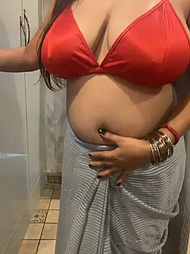 prisha944 Adlı Modelin Canlı XXX Sohbeti