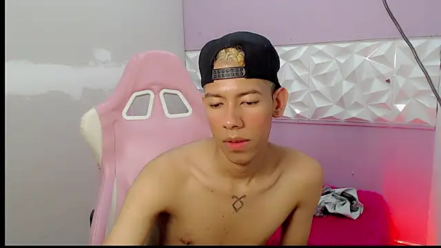 Taylerr_19 webcam show