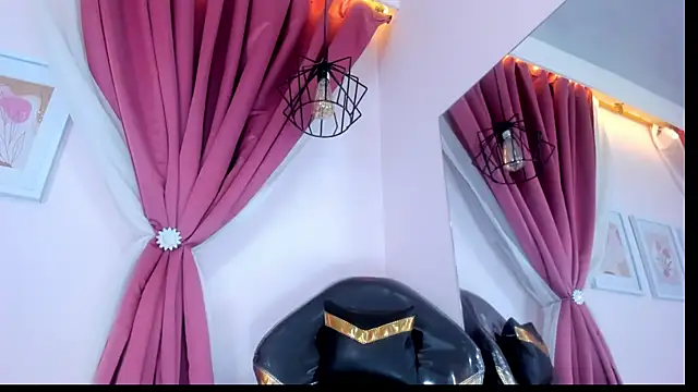 XXX chat uživo modela Saray_Becker_