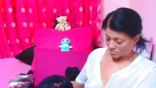 Show de SLUTTYROXY na webcam