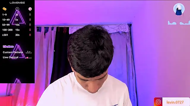 دردشة Damien_Howard الجنسية المباشرة