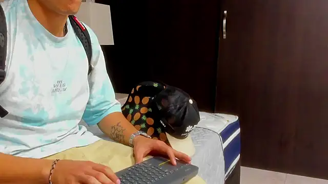 دردشة Tobias_Vega الجنسية المباشرة