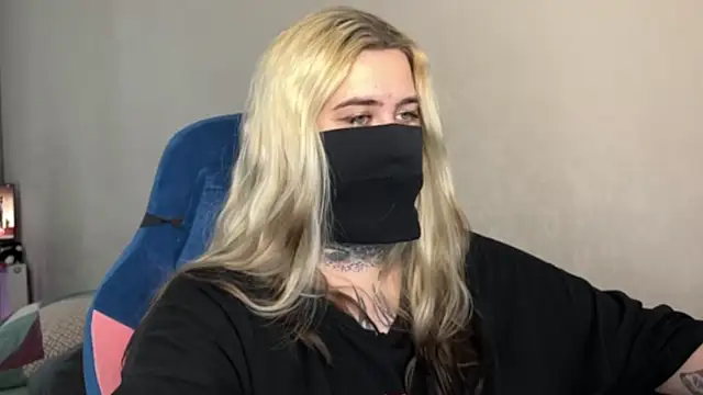 UnaXyling élő XXX-chatje