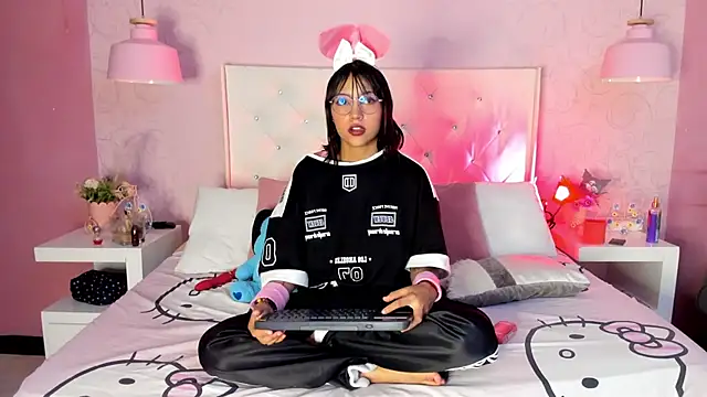 Chat +18 de GaiaMonet ao vivo