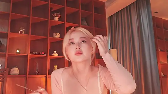 hyun_chia 在線直播表演