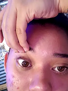 Violethroos élő XXX-chatje