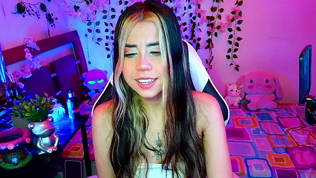 Chat XXX ao vivo de Kittyuwu_