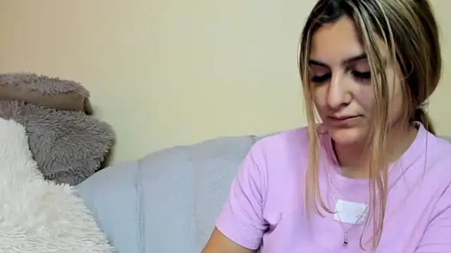 دردشة NicolePlay الجنسية المباشرة