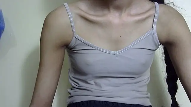 Chat +18 de Anu_tiny ao vivo