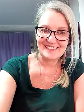 irinamaux élő XXX-chatje