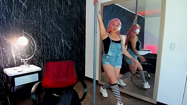 AlanaFerrer Adlı Modelin Canlı XXX Sohbeti