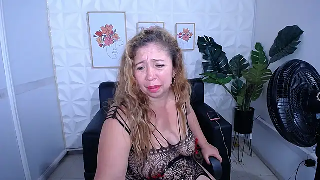 Valentinaa_mature élő XXX-chatje