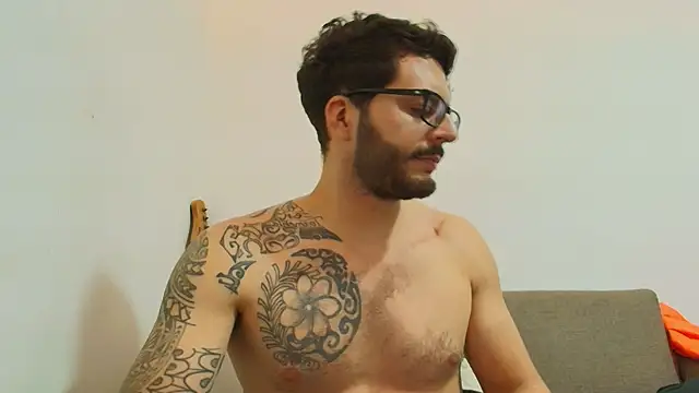 Chatroom XXX en direct de thomas_gun