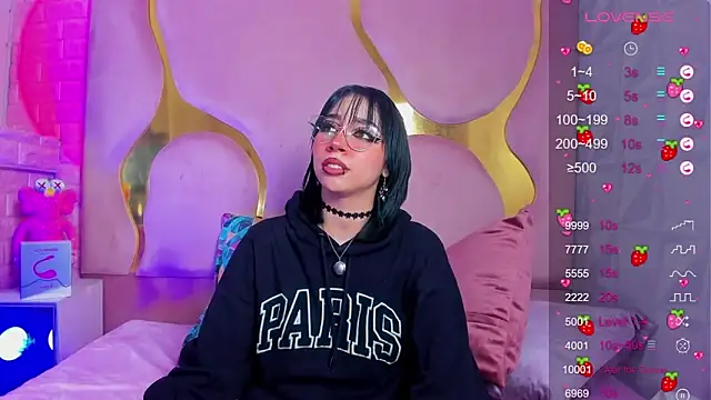 NaniiSisy Show in webcam