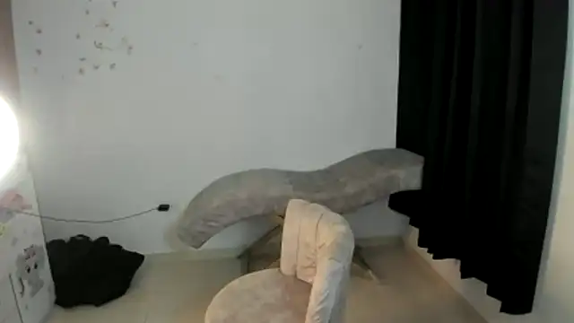 Jade_Dorthini Pertunjukan Webcam