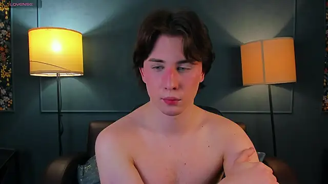 Chatroom XXX en direct de AdrianoAubert