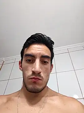 TommyMomentumのライブXXXチャット