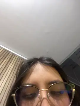 Valk_submissive live XXX chat