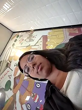 SheenaBrooke: διαδικτυακό σόου στην κάμερα