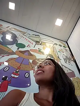 Pokazy przed kamerką – SheenaBrooke