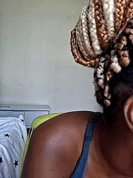 Kamdollie 라이브 XXX 채팅