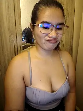 Kissy07 Adlı Modelin Canlı XXX Sohbeti