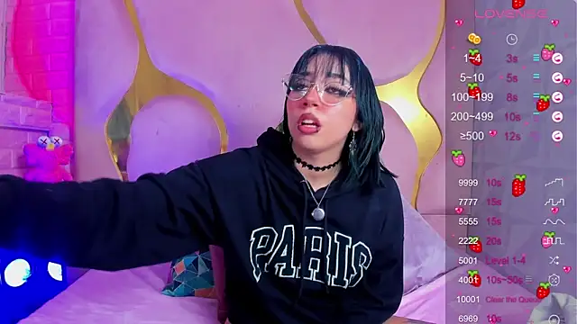 NaniiSisy élő XXX-chatje