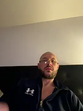 Guitccch Adlı Modelin Canlı XXX Sohbeti