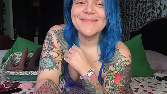 CherryBombBomb's Live XXX Chat