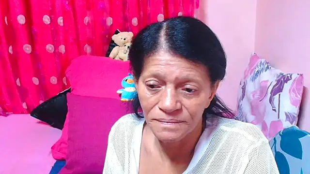Chat +18 de SLUTTYROXY ao vivo