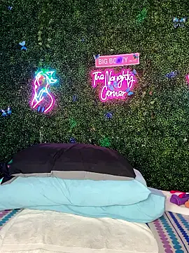 Chat +18 de RenaThickAss ao vivo