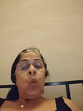 NakedMILFx Live XXX-chat