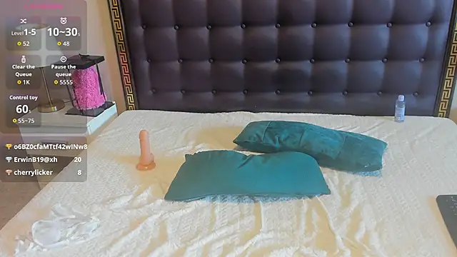 curly_muffin – Naživo XXX chat