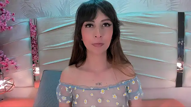 AriaPure1 Adlı Modelin Canlı XXX Sohbeti