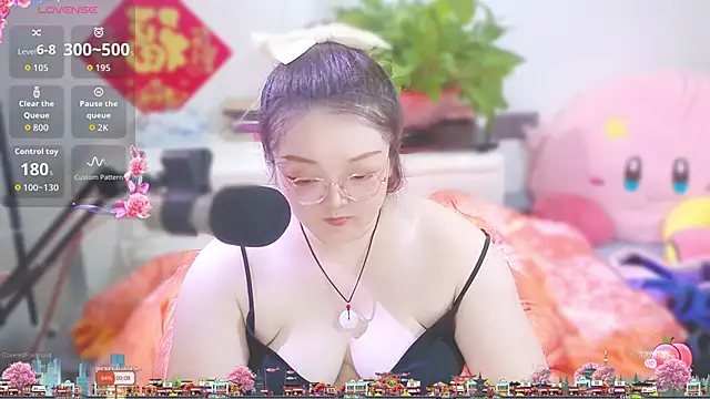 AngelwithEcup: онлайн-секс-чат