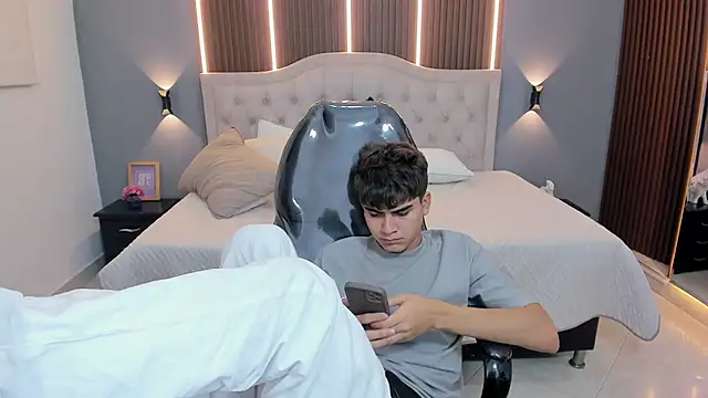 Tommy18__'s Live XXX Chat