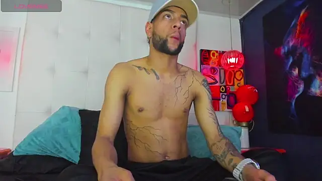 Aiden_Cash7n Webbikameraesitys