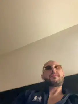 Guitccch Chat XXX live