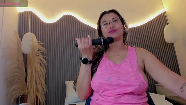 clara_luu_ Adlı Modelin Canlı XXX Sohbeti