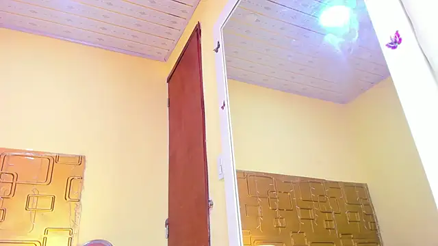 Julia_Haye live XXX chat