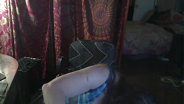 Ireallysquirt élő XXX-chatje