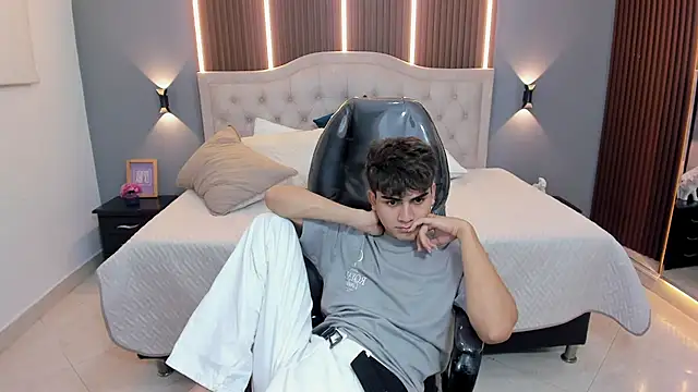 Tommy18__'s Live XXX Chat