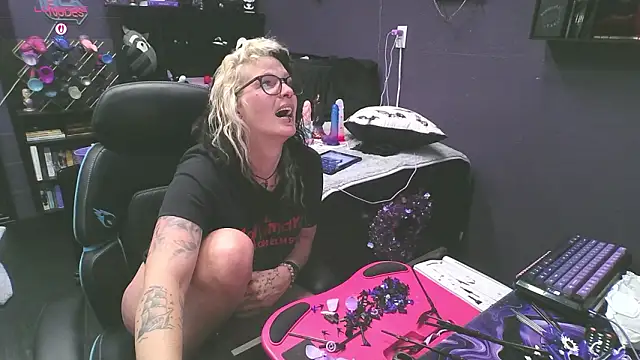 XXX chat uživo modela oddywithabody