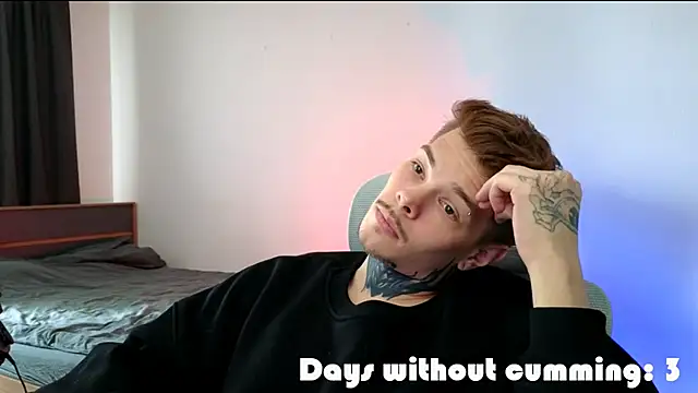 DENIS_HERE: διαδικτυακό σόου στην κάμερα