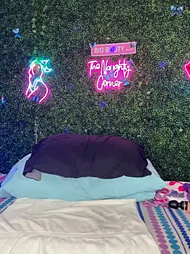 RenaThickAss: онлайн-секс-чат