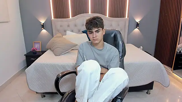 Tommy18__ – Naživo XXX chat